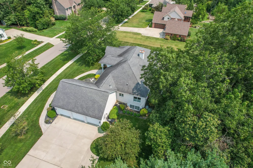 2541 W Apple Blossom Lane Columbus, IN 47201