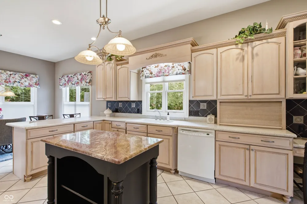2541 W Apple Blossom Lane Columbus, IN 47201