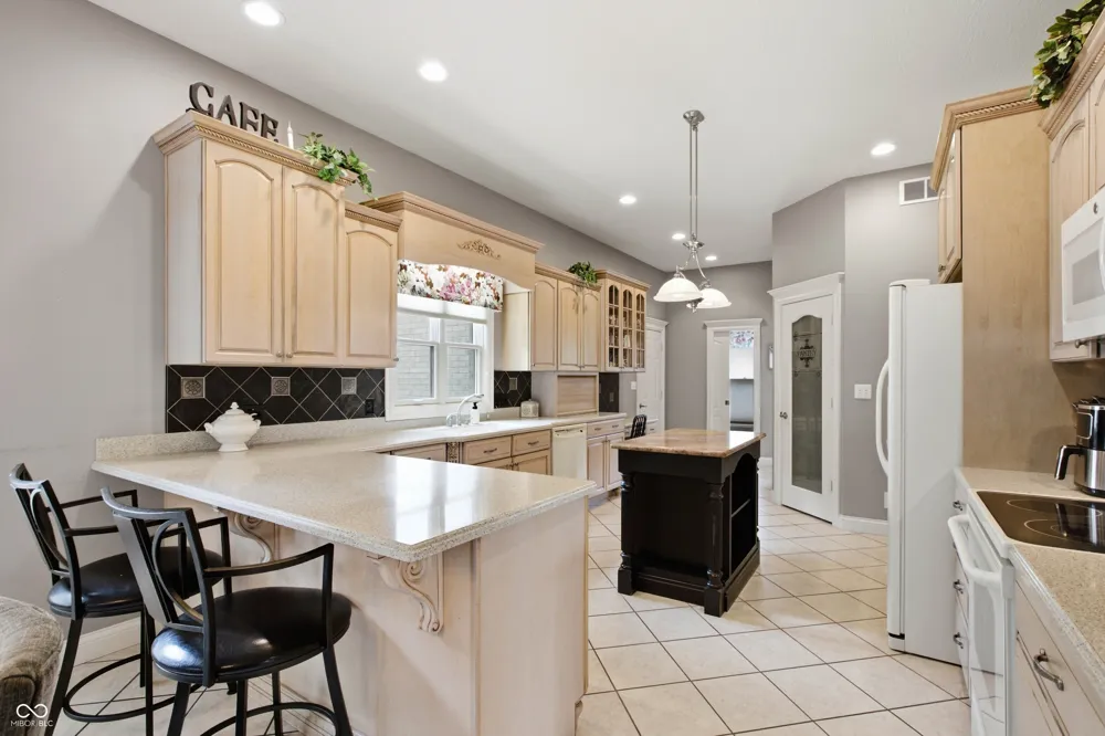 2541 W Apple Blossom Lane Columbus, IN 47201