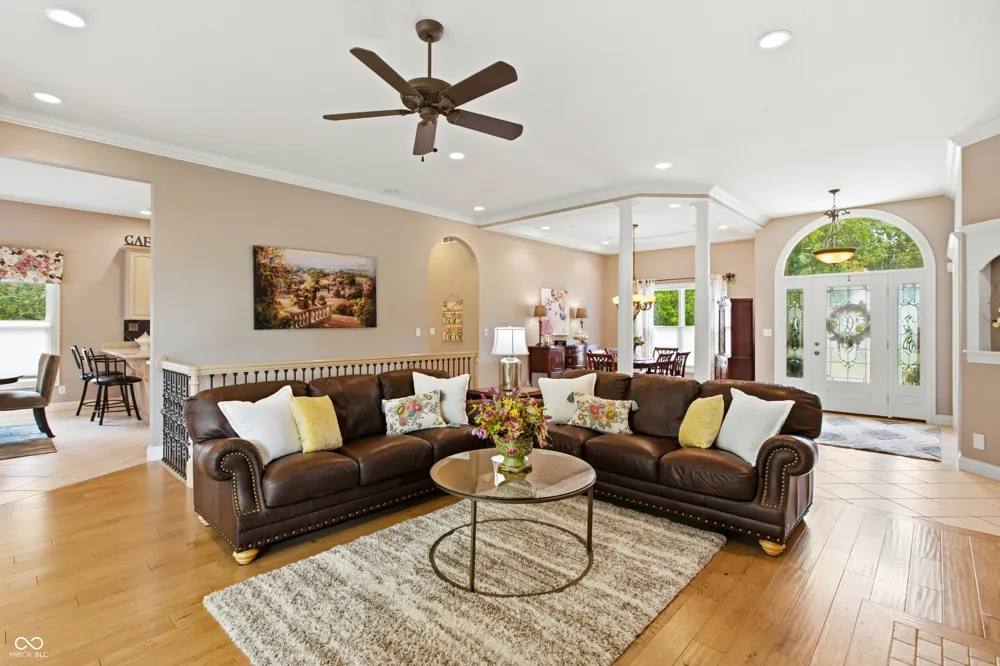 2541 W Apple Blossom Lane Columbus, IN 47201