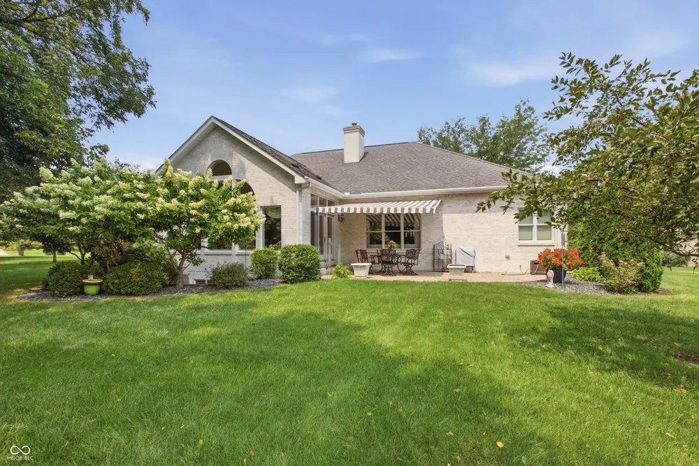 2541 W Apple Blossom Lane Columbus, IN 47201