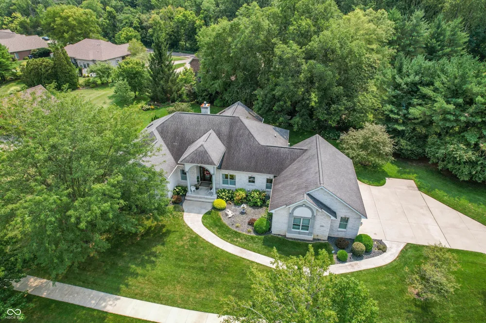 2541 W Apple Blossom Lane Columbus, IN 47201