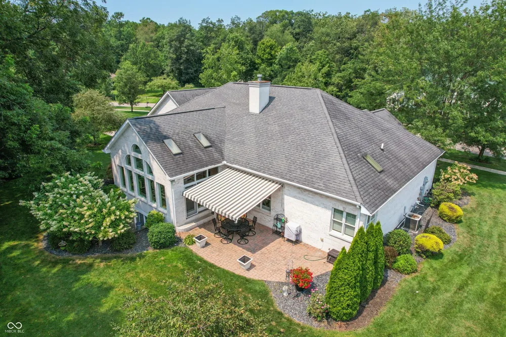 2541 W Apple Blossom Lane Columbus, IN 47201