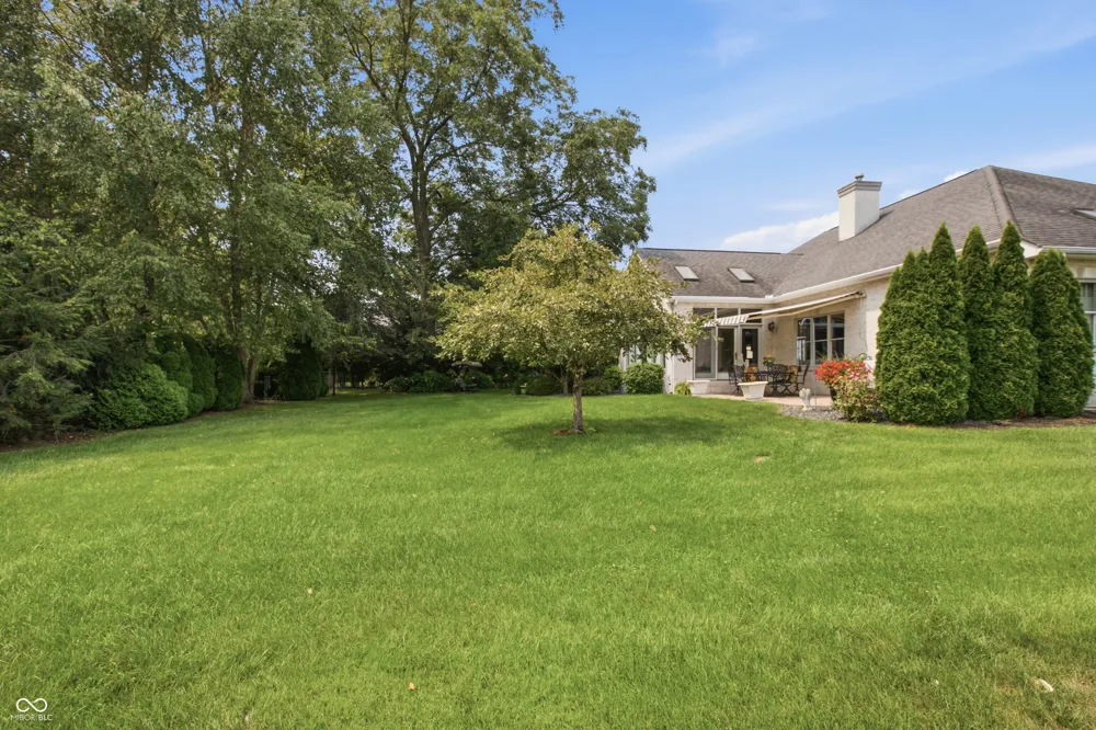 2541 W Apple Blossom Lane Columbus, IN 47201