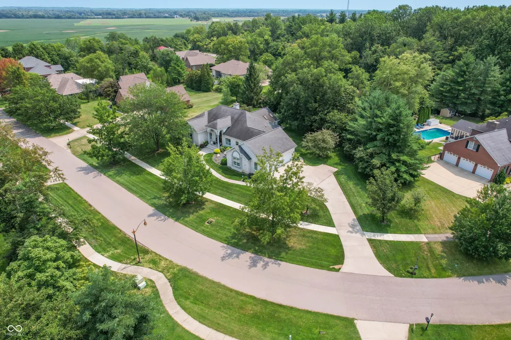 2541 W Apple Blossom Lane Columbus, IN 47201