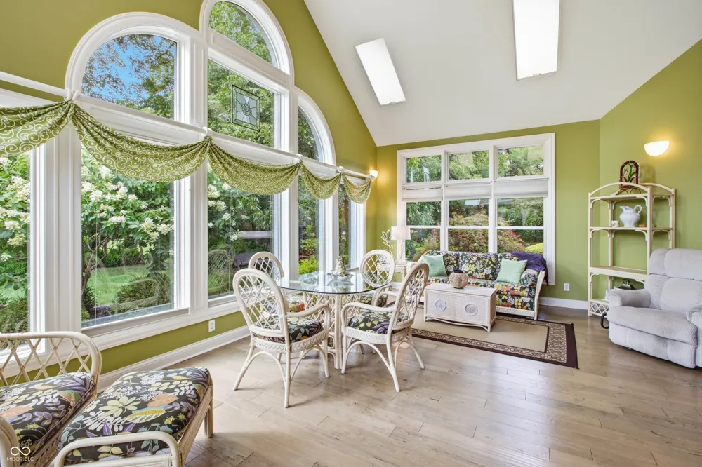 2541 W Apple Blossom Lane Columbus, IN 47201