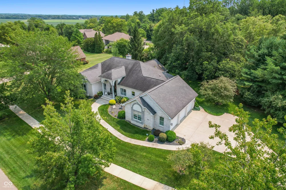 2541 W Apple Blossom Lane Columbus, IN 47201
