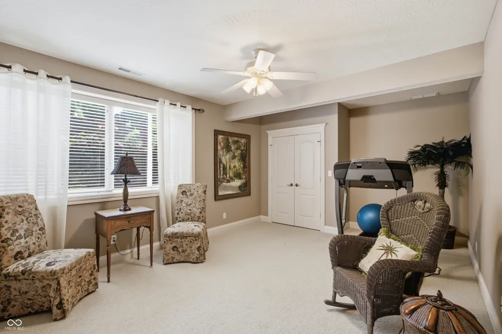 2541 W Apple Blossom Lane Columbus, IN 47201