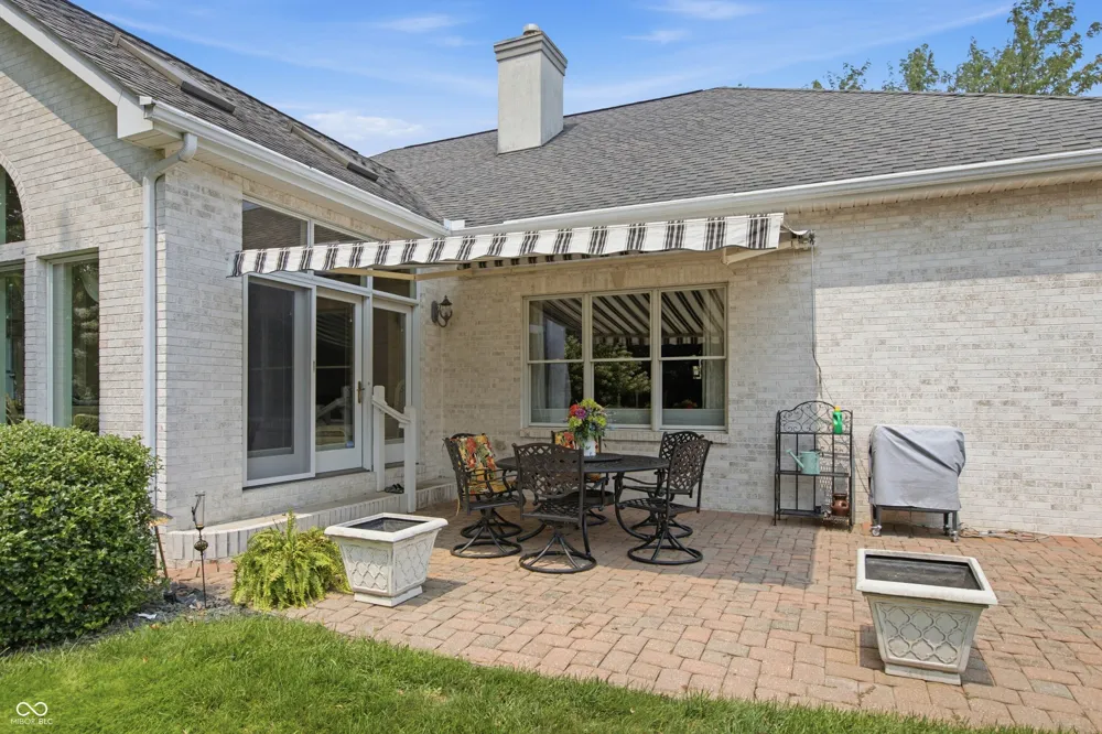 2541 W Apple Blossom Lane Columbus, IN 47201