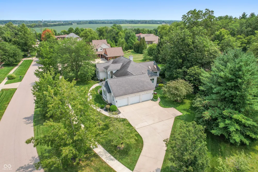 2541 W Apple Blossom Lane Columbus, IN 47201