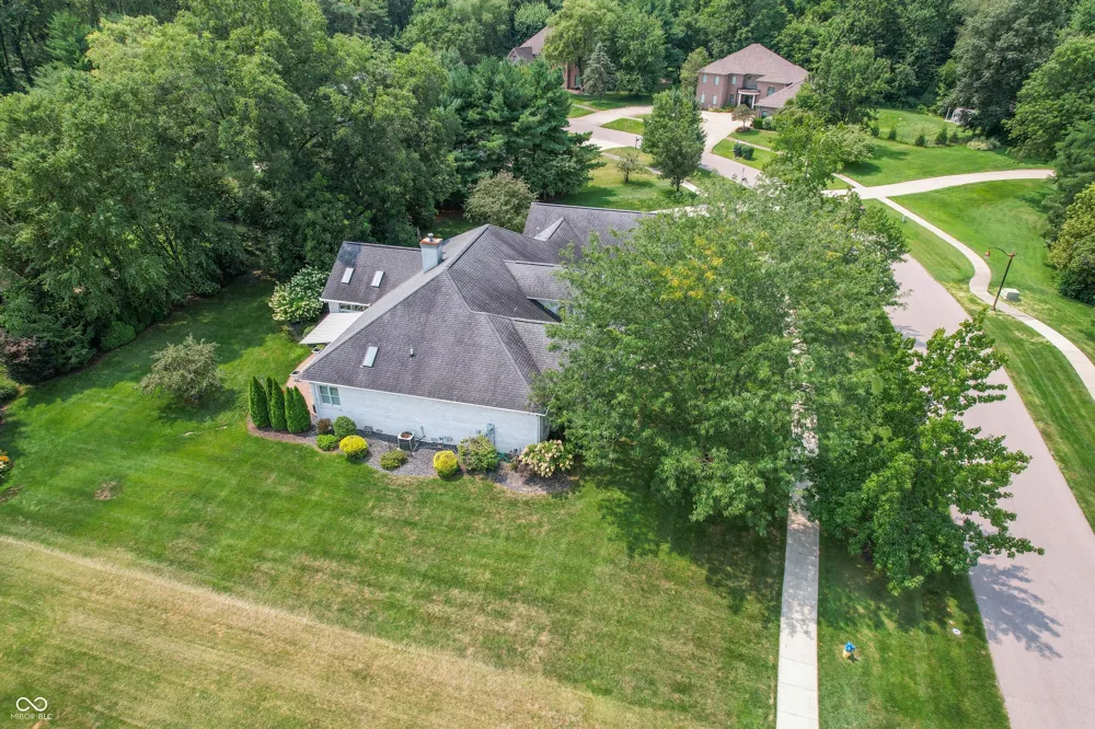 2541 W Apple Blossom Lane Columbus, IN 47201