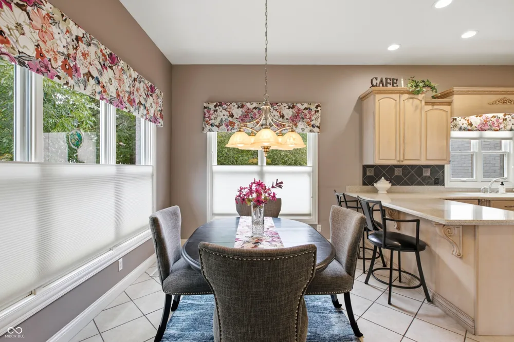 2541 W Apple Blossom Lane Columbus, IN 47201