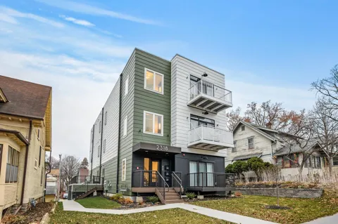 2318 Johnson St NE #201