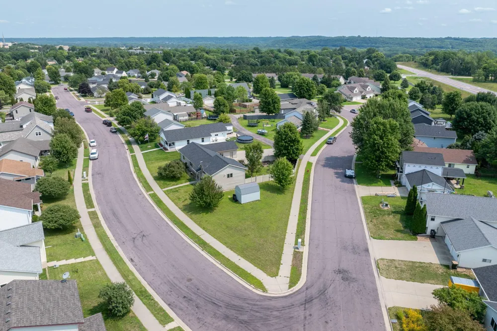 1114 Engesser Lane Saint Peter, MN 56082