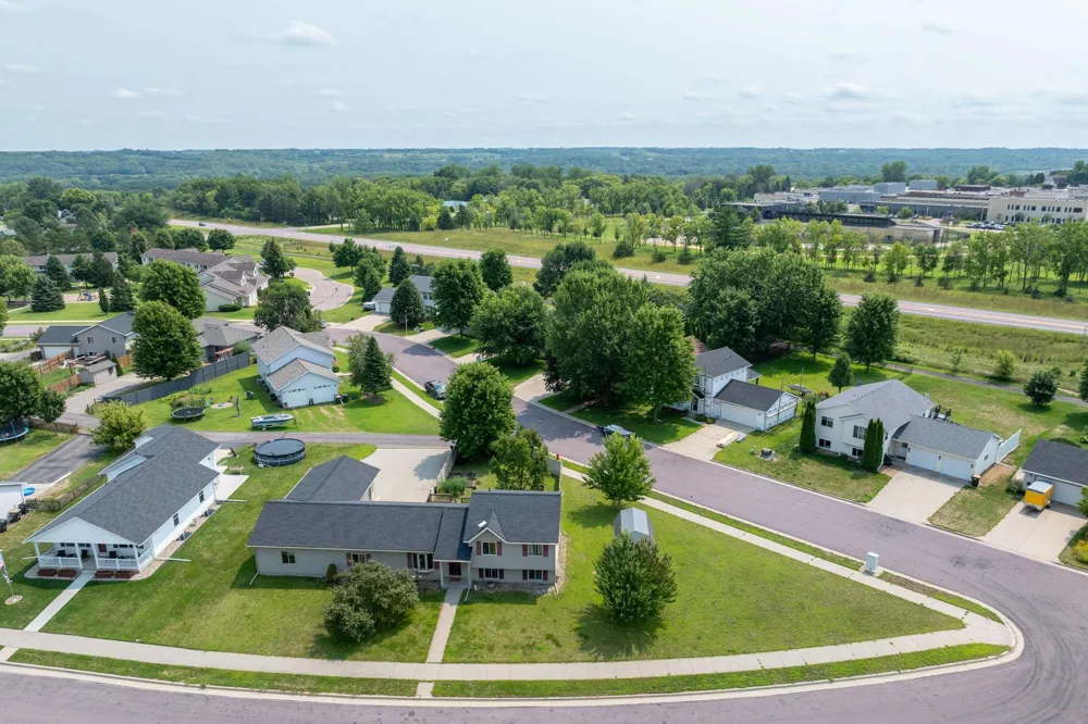 1114 Engesser Lane Saint Peter, MN 56082