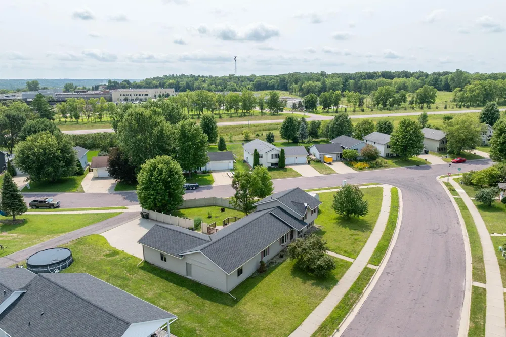 1114 Engesser Lane Saint Peter, MN 56082