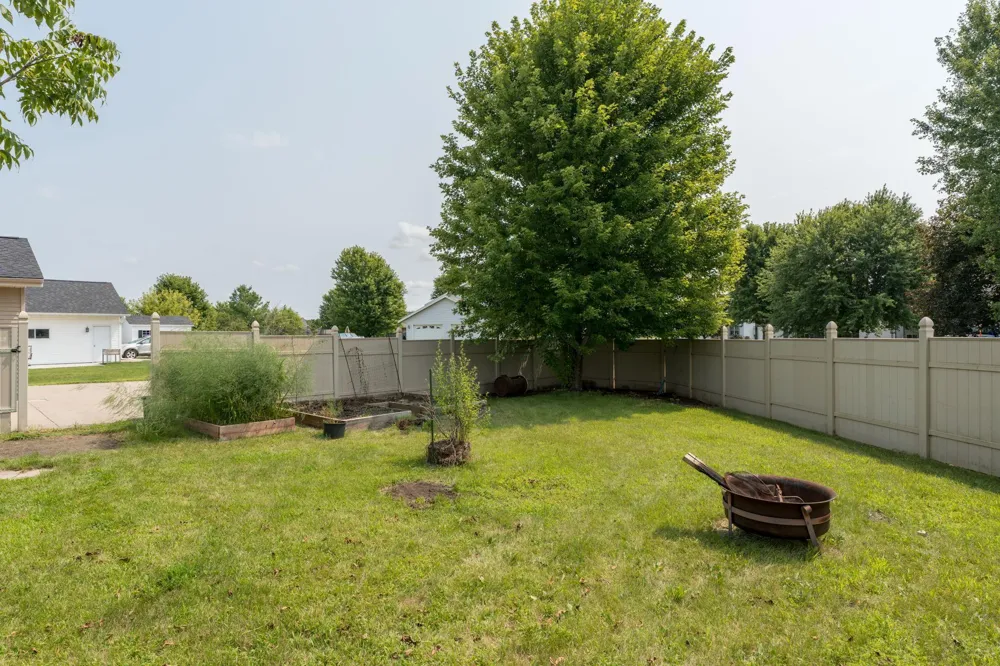 1114 Engesser Lane Saint Peter, MN 56082