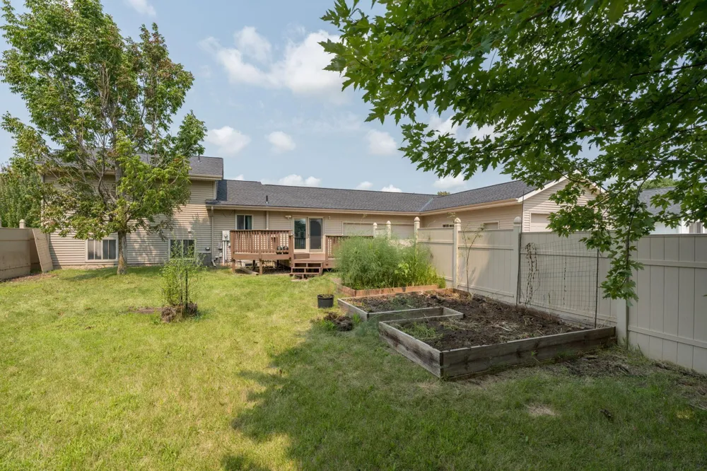 1114 Engesser Lane Saint Peter, MN 56082