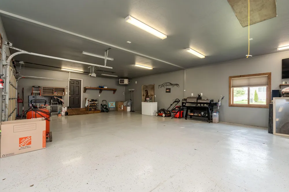 1114 Engesser Lane Saint Peter, MN 56082