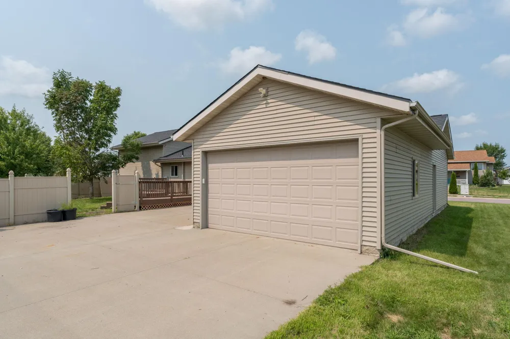 1114 Engesser Lane Saint Peter, MN 56082