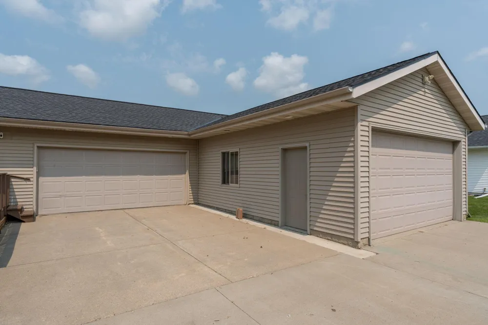 1114 Engesser Lane Saint Peter, MN 56082