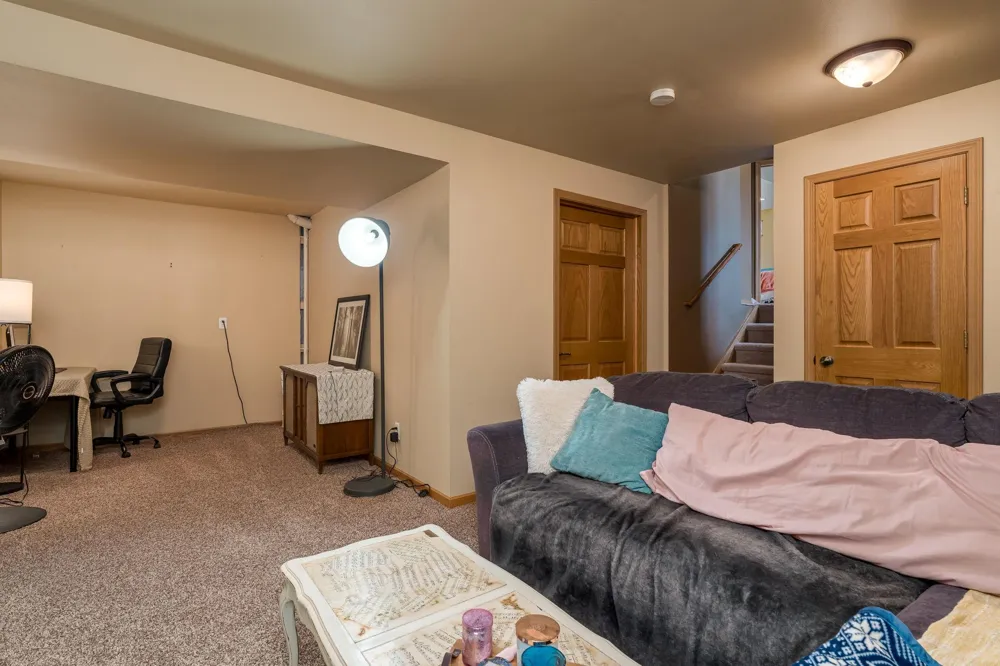 1114 Engesser Lane Saint Peter, MN 56082