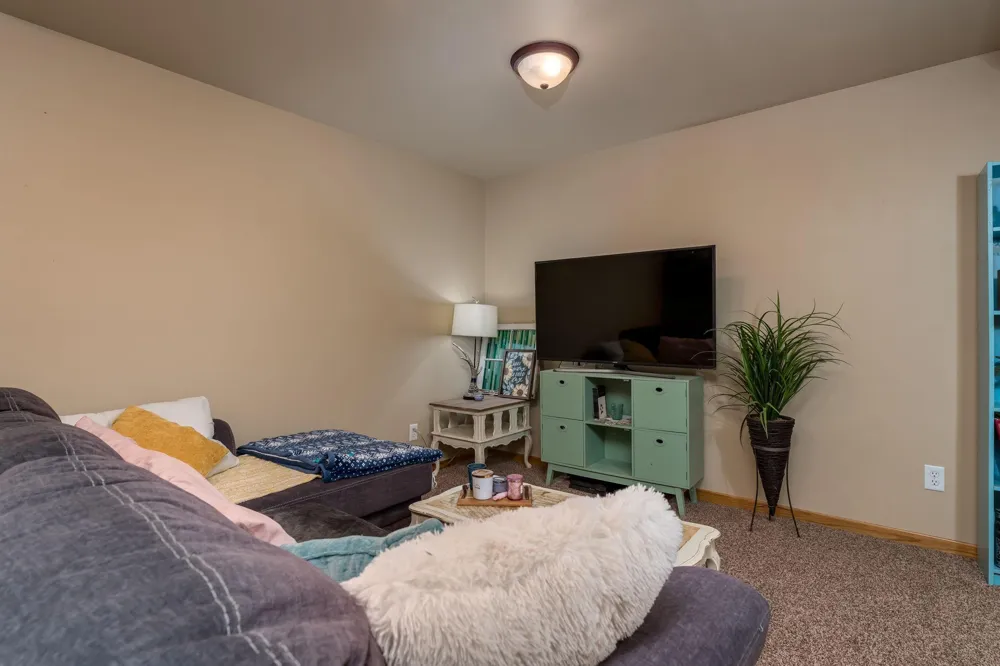 1114 Engesser Lane Saint Peter, MN 56082