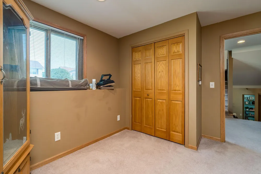 1114 Engesser Lane Saint Peter, MN 56082