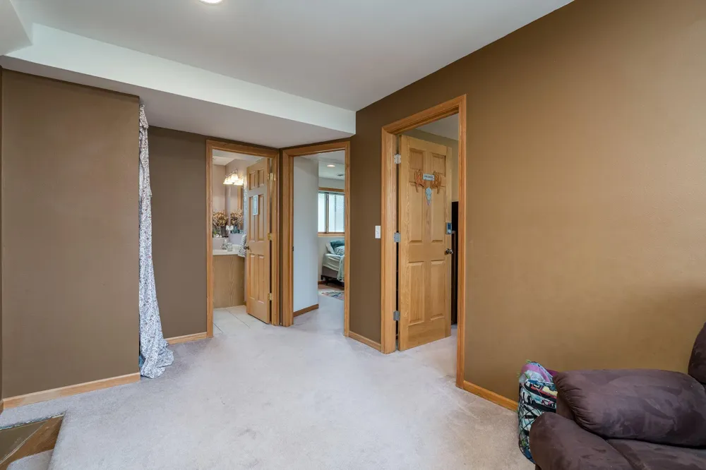 1114 Engesser Lane Saint Peter, MN 56082