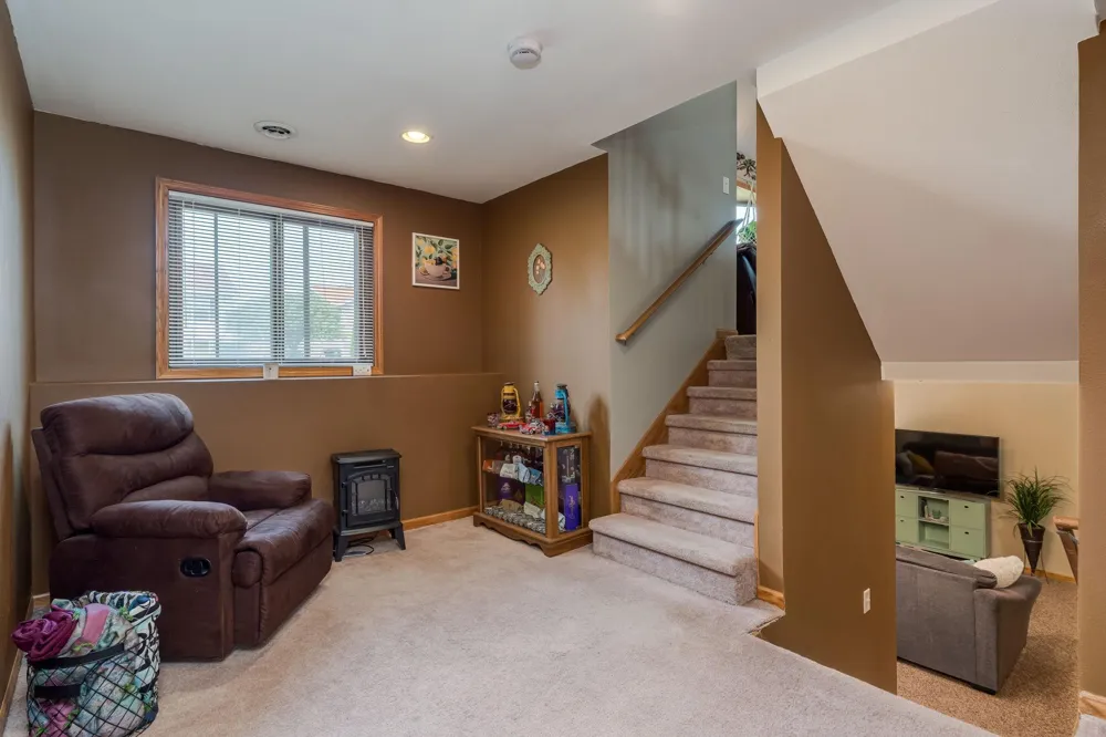 1114 Engesser Lane Saint Peter, MN 56082