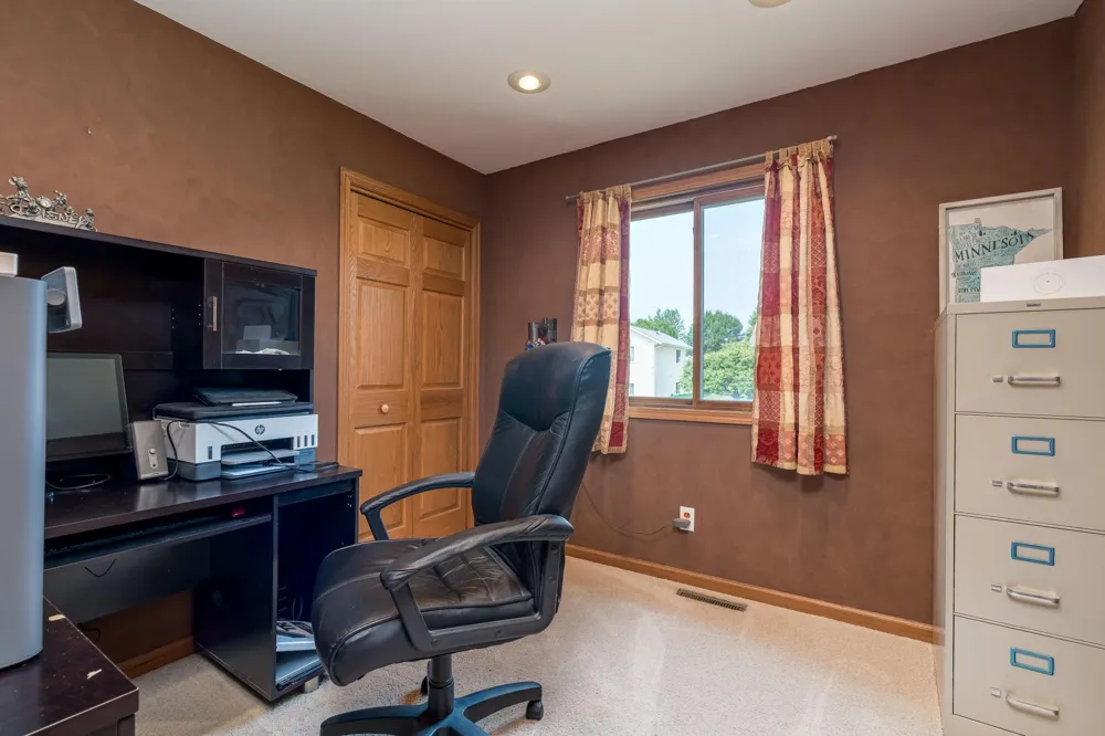1114 Engesser Lane Saint Peter, MN 56082