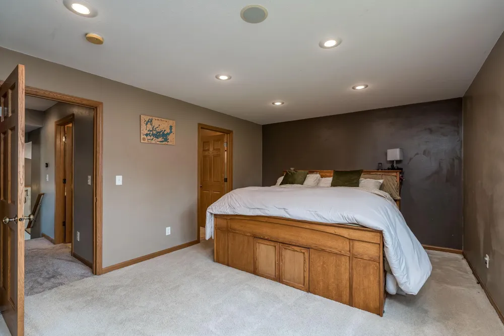 1114 Engesser Lane Saint Peter, MN 56082