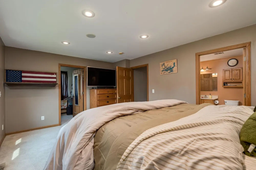 1114 Engesser Lane Saint Peter, MN 56082