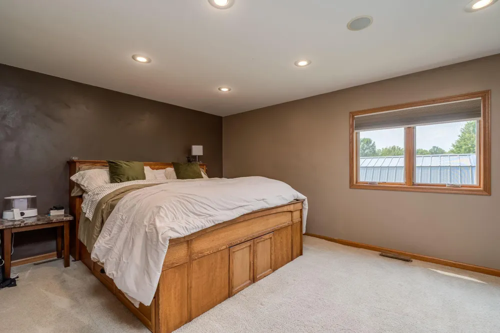 1114 Engesser Lane Saint Peter, MN 56082
