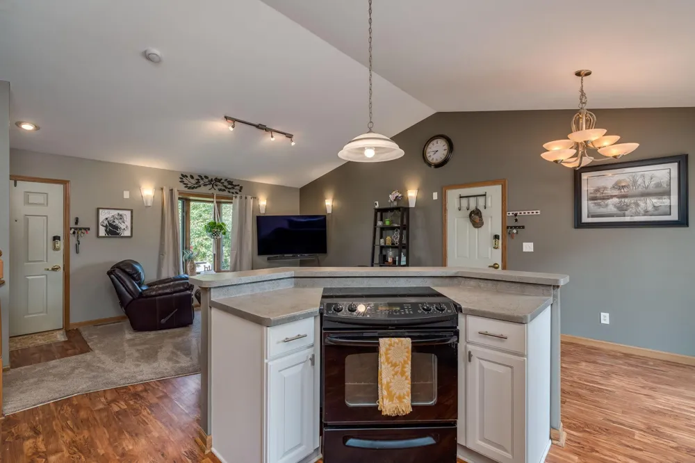 1114 Engesser Lane Saint Peter, MN 56082