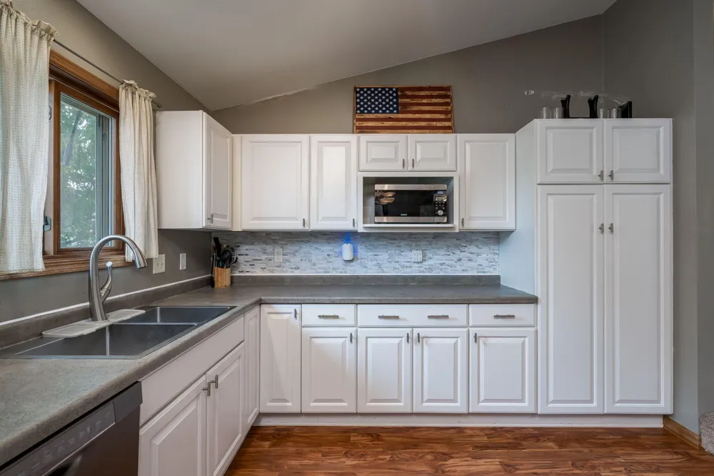 1114 Engesser Lane Saint Peter, MN 56082