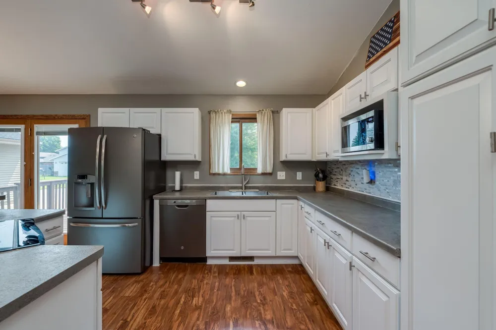 1114 Engesser Lane Saint Peter, MN 56082