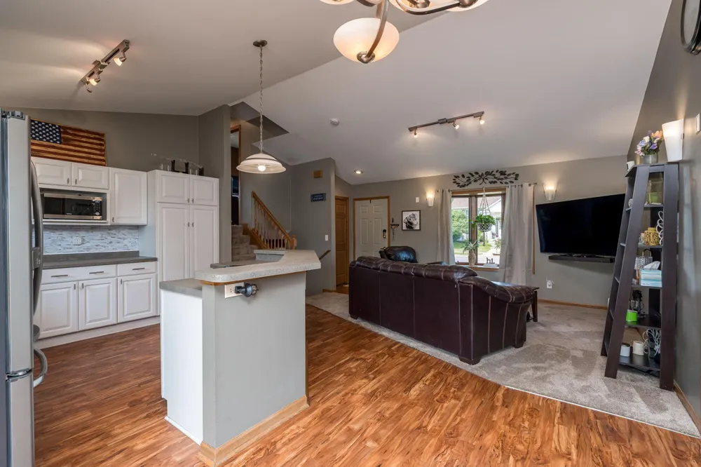1114 Engesser Lane Saint Peter, MN 56082
