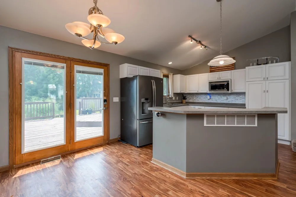 1114 Engesser Lane Saint Peter, MN 56082