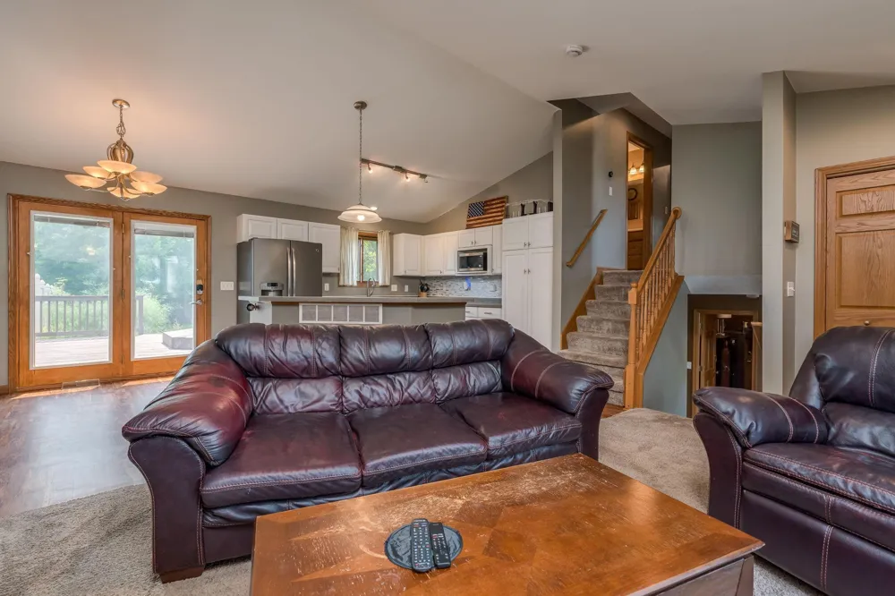 1114 Engesser Lane Saint Peter, MN 56082