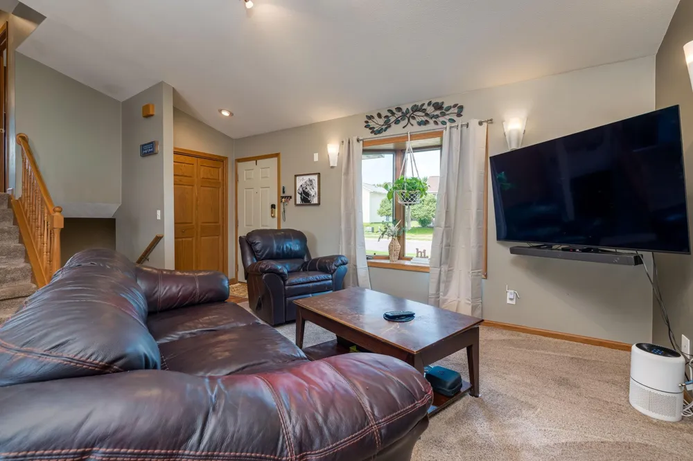 1114 Engesser Lane Saint Peter, MN 56082