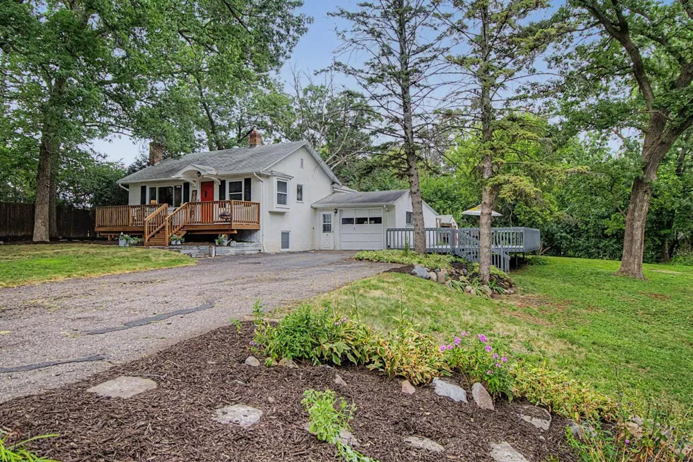 6140 Saint Croix Avenue Golden Valley, MN 55422