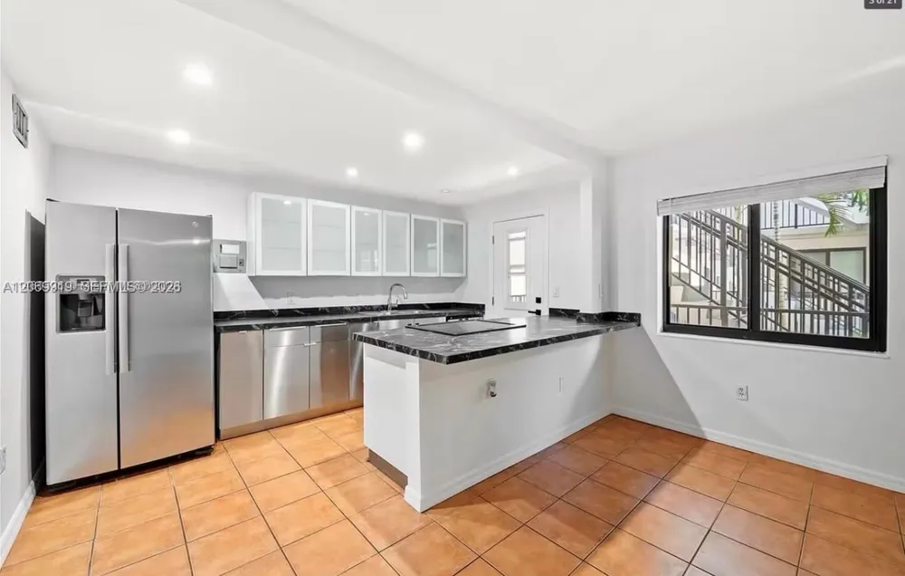 3240 Mary St #S202 Coconut Grove, FL 33133