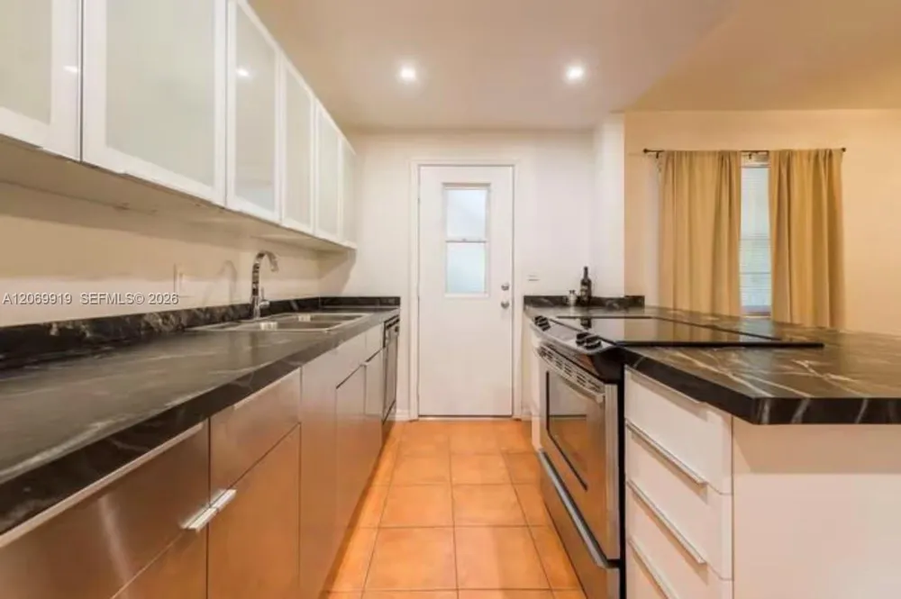 3240 Mary St #S202 Coconut Grove, FL 33133