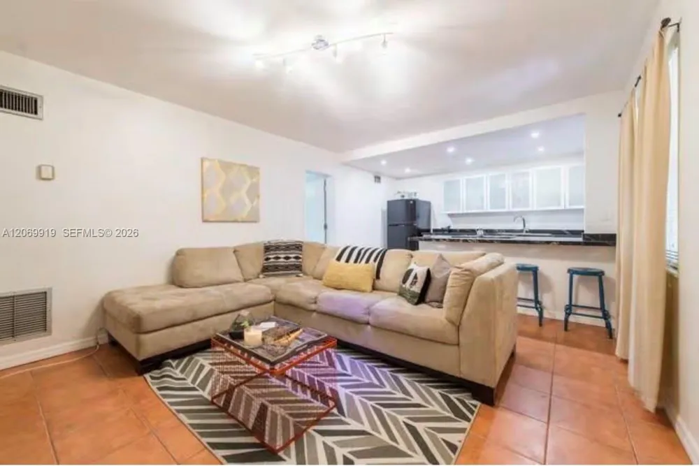 3240 Mary St #S202 Coconut Grove, FL 33133