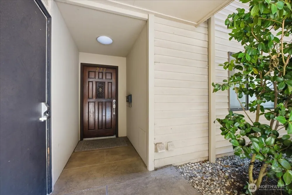 2920 76th Avenue SE #211 Mercer Island, WA 98040