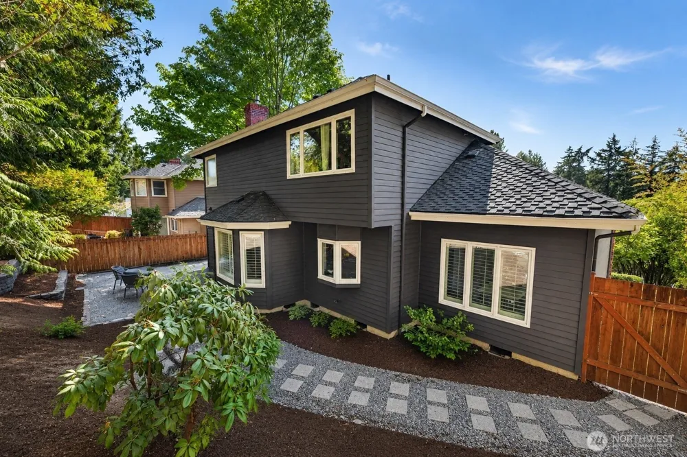 1010 106th Avenue SE Bellevue, WA 98004