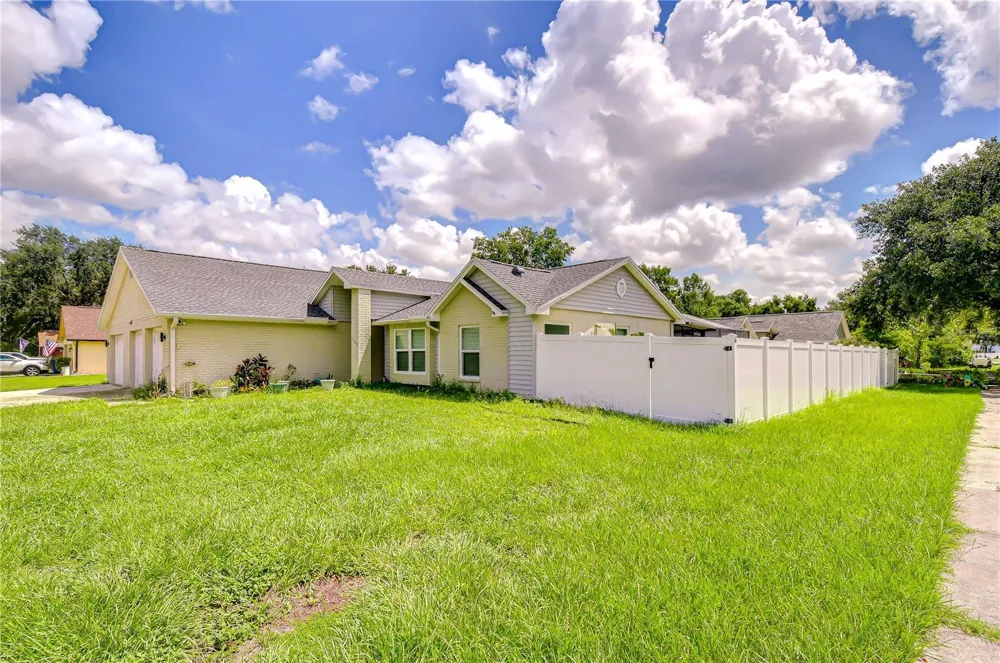 1108 DOCKSIDE DRIVE Lutz, FL 33559