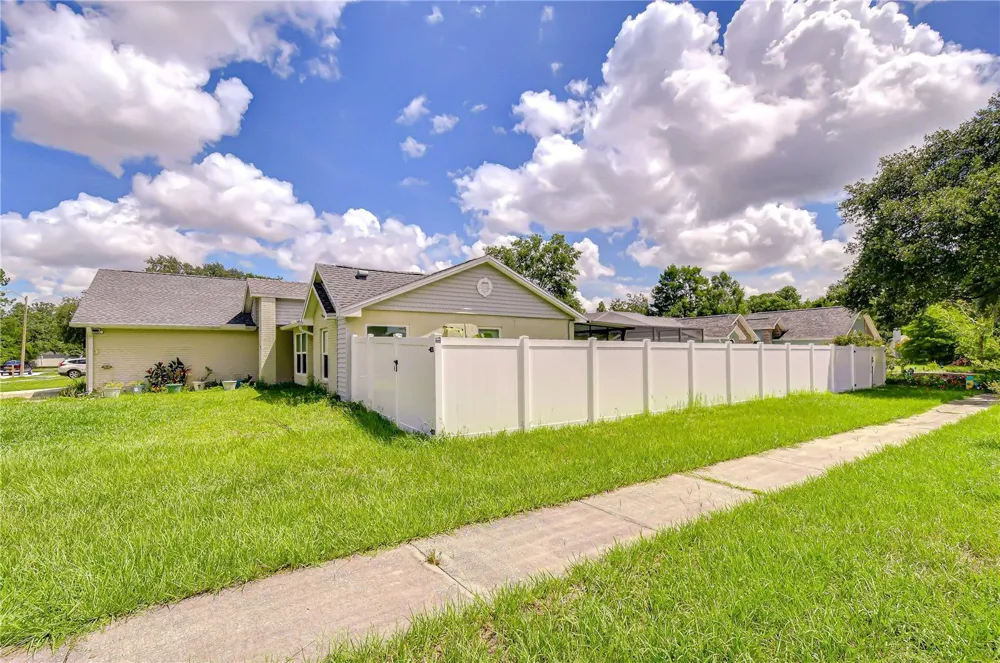 1108 DOCKSIDE DRIVE Lutz, FL 33559