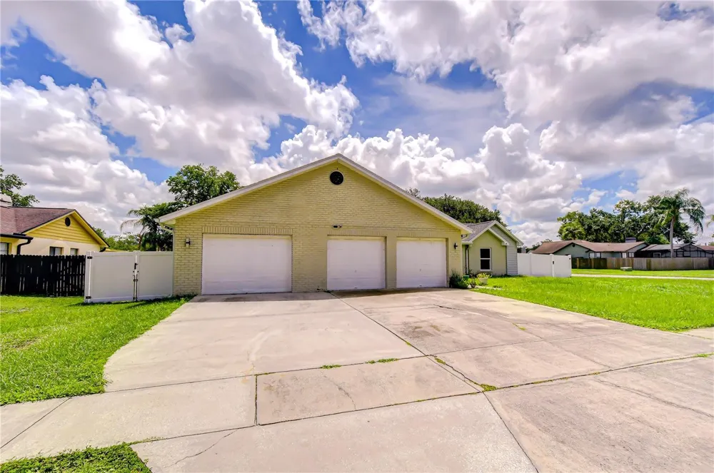 1108 DOCKSIDE DRIVE Lutz, FL 33559